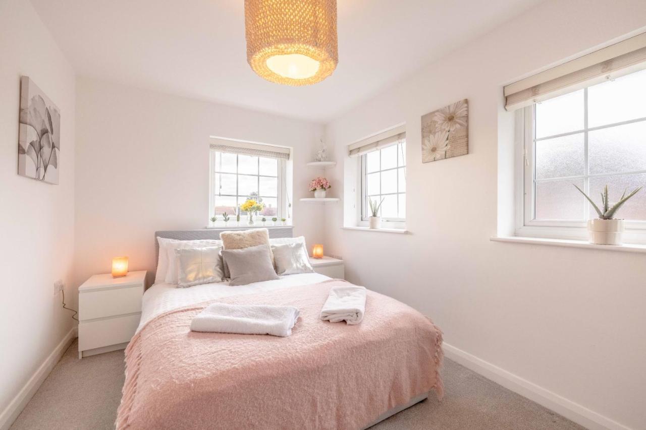 Windsor Wexham One Bedroom Home Sleeps Four スラウ エクステリア 写真