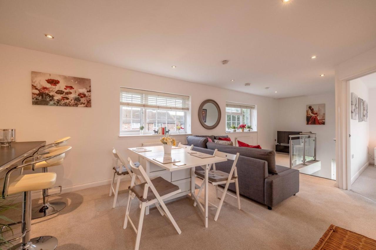 Windsor Wexham One Bedroom Home Sleeps Four スラウ エクステリア 写真