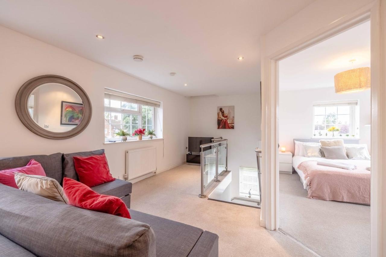 Windsor Wexham One Bedroom Home Sleeps Four スラウ エクステリア 写真